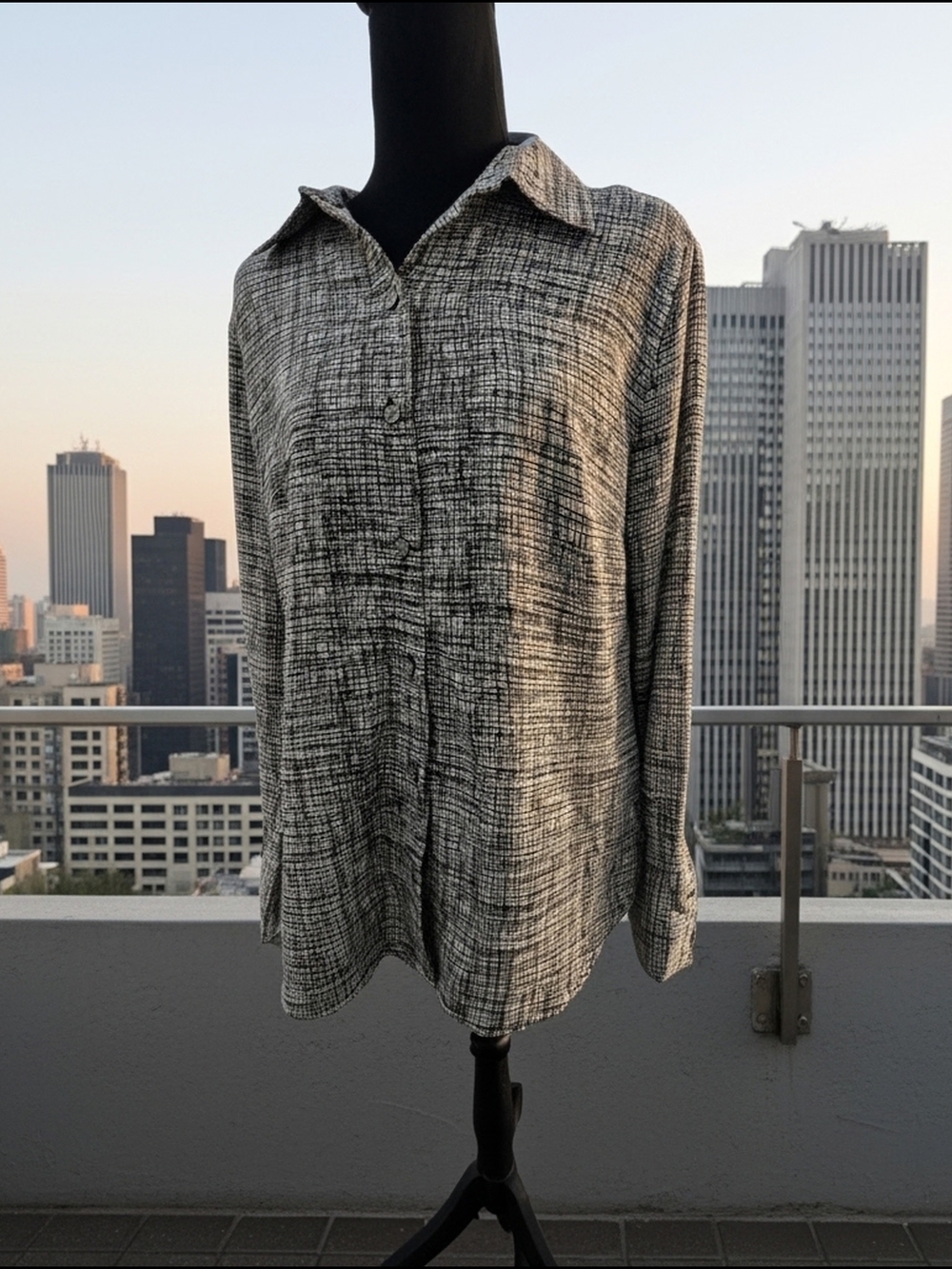 Banana Republic Black and White Button Up Blouse Sz M (A73)